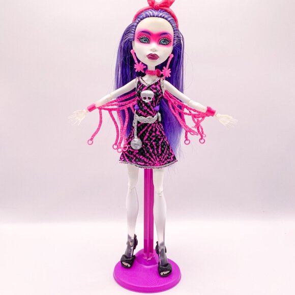 Monster High Spectra Vondergeist as Polterghoul – Near Complete w/ Stand - Picture 3 of 6